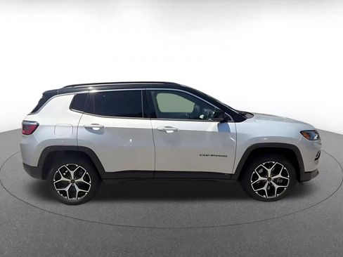 Used 2025 Jeep Compass Limited AWD/4WD image 9