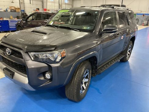 Used 2018 Toyota 4Runner TRD Off-Road Premium AWD/4WD image 3