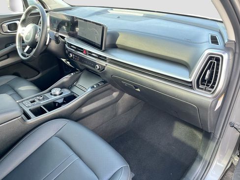 Certified 2025 Kia Sorento EX w/ EX Panoramic Sunroof Package image 30