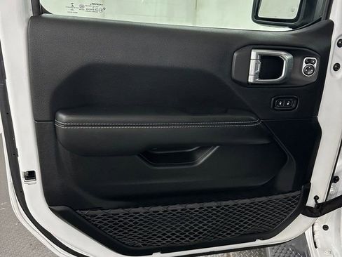 Used 2021 Jeep Wrangler Unlimited Sahara w/ Uconnect 4C Nav & Sound Group image 8