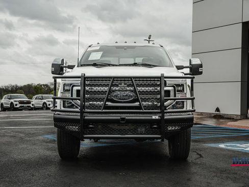 Certified 2022 Ford F250 Platinum w/ FX4 Off-Road Package AWD/4WD image 4