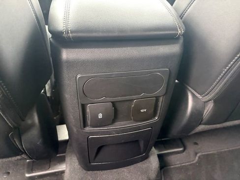Used 2022 Ford Explorer XLT w/ Equipment Group 202A AWD/4WD image 16