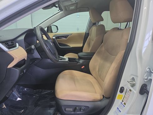 Used 2021 Toyota RAV4 XLE AWD/4WD image 12