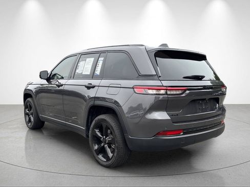 Used 2024 Jeep Grand Cherokee Limited w/ Black Appearance Package AWD/4WD image 3