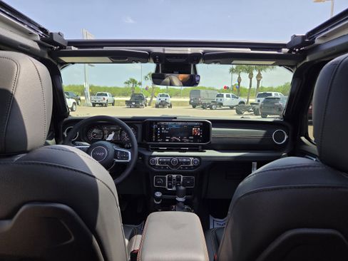 New 2026 Jeep Wrangler Unlimited Sahara AWD/4WD image 22