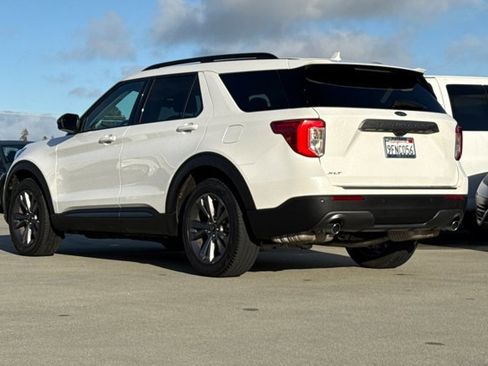 Certified 2022 Ford Explorer XLT w/ Equipment Group 202A image 5