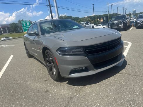 Used 2017 Dodge Charger SXT w/ Rallye Group RWD image 20