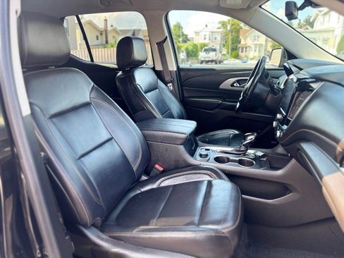 Used 2021 Chevrolet Traverse LT w/ LT Premium Package AWD/4WD image 28