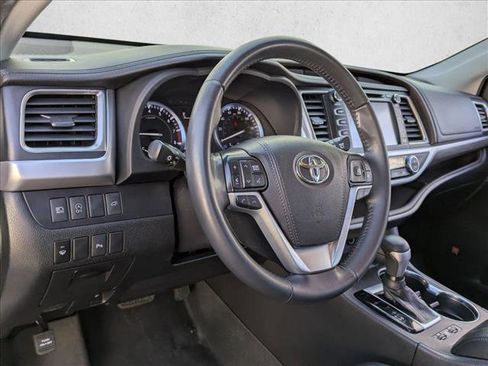 Used 2019 Toyota Highlander Limited image 10