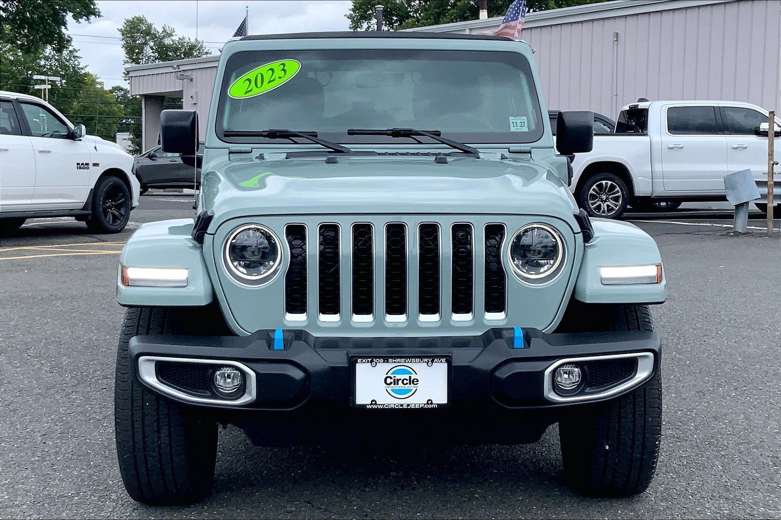 Used 2023 Jeep Wrangler Unlimited Sahara w/ Cold Weather Group AWD/4WD image 3