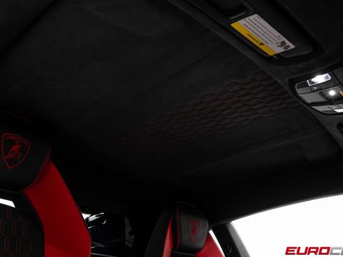 Used 2025 Lamborghini Revuelto image 39