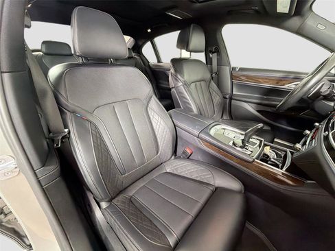 Used 2020 BMW 740i w/ M Sport Package RWD image 29