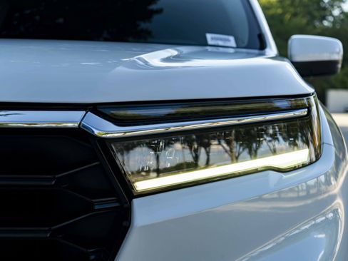 Used 2023 Honda Pilot Touring image 11
