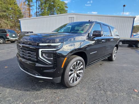 New 2026 Chevrolet Suburban High Country AWD/4WD image 3