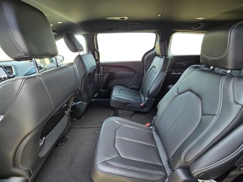 New 2026 Chrysler Pacifica Select AWD/4WD image 24