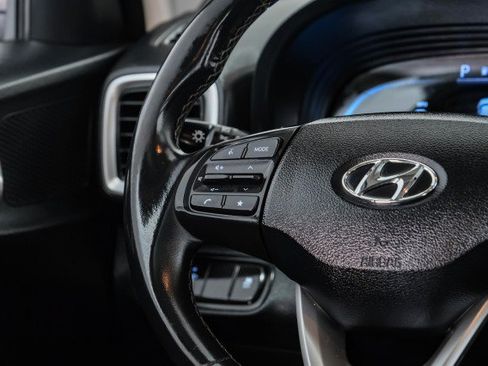 Used 2024 Hyundai Venue SEL FWD image 15
