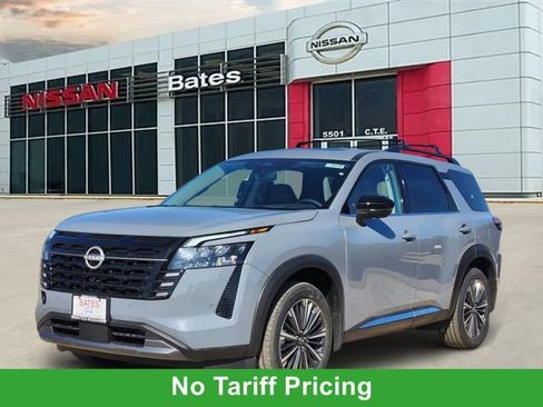 New 2026 Nissan Pathfinder Platinum image 2