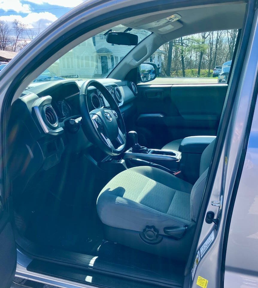 Used 2016 Toyota Tacoma SR5 RWD image 8