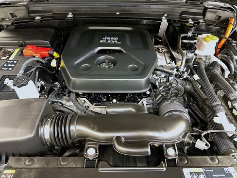 Used 2023 Jeep Wrangler Sahara w/ Cold Weather Group image 34