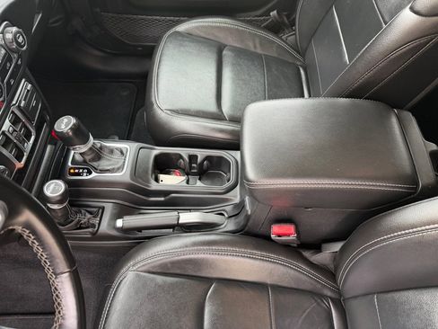 Used 2022 Jeep Wrangler Unlimited Sahara image 12