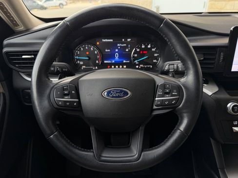 Used 2020 Ford Explorer XLT image 12