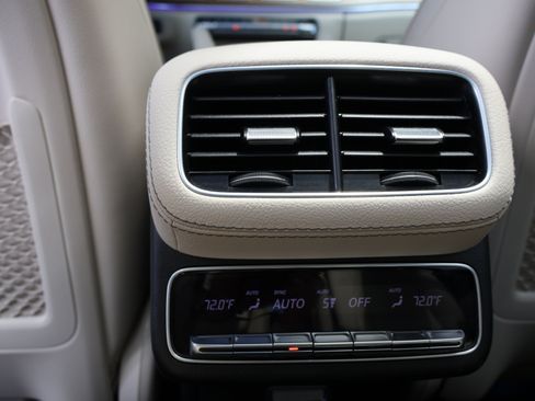 Used 2025 Mercedes-Benz GLS 450 4MATIC image 21