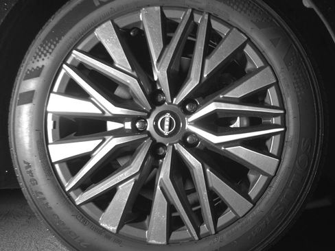 Used 2025 Nissan Altima 2.5 SV FWD image 13