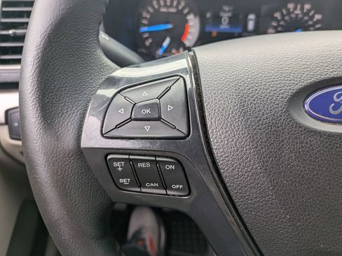 Used 2018 Ford Explorer XLT image 18