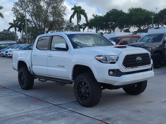 Used 2017 Toyota Tacoma TRD Sport w/ Tow Package (A/T) video 3