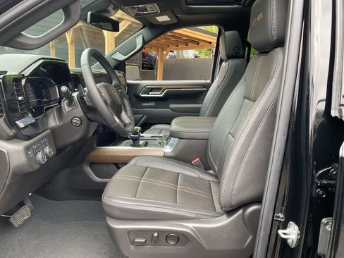 Used 2025 Chevrolet Silverado 1500 High Country w/ Midnight Edition AWD/4WD image 13