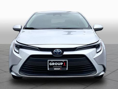 Used 2024 Toyota Corolla LE FWD image 3
