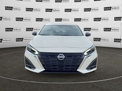 Used 2025 Nissan Altima 2.5 SV FWD image 8
