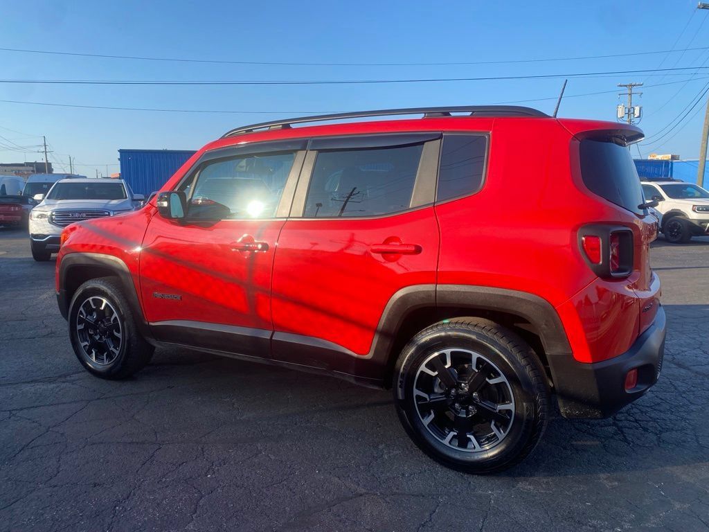 Used 2023 Jeep Renegade Latitude AWD/4WD image 6