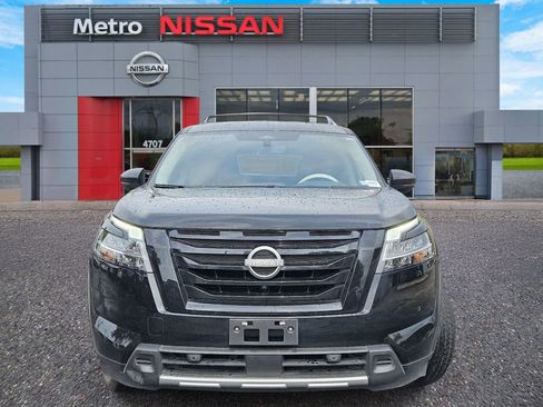 Certified 2024 Nissan Pathfinder Platinum image 2