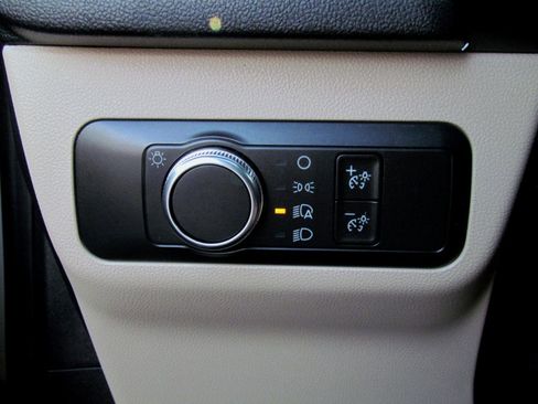 Used 2020 Ford Escape SE image 28