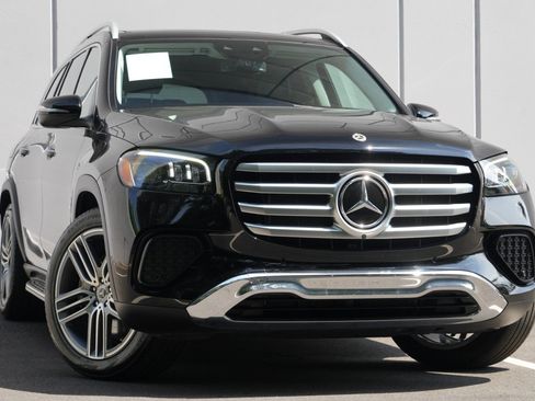 Used 2024 Mercedes-Benz GLS 450 4MATIC image 4