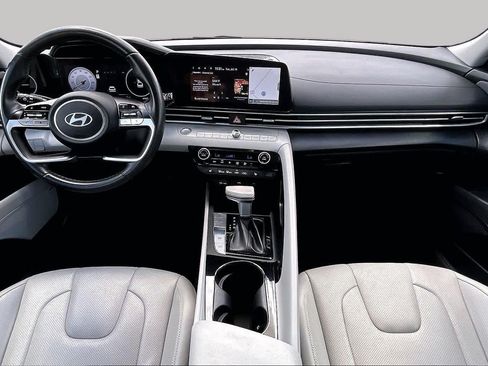 Used 2025 Hyundai Elantra Limited FWD image 15