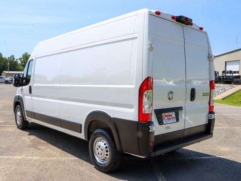 Used 2024 RAM ProMaster 2500 w/ Convenience Group FWD image 9