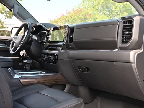 Used 2024 Chevrolet Silverado 1500 LT Trail Boss w/ LT Trail Boss Premium Package AWD/4WD image 24
