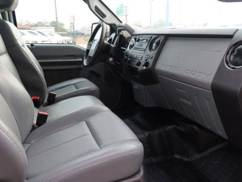 Used 2015 Ford F250 XL w/ Camper Package image 9
