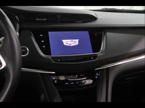 Used 2025 Cadillac XT5 Premium Luxury w/ Technology Package AWD/4WD image 9