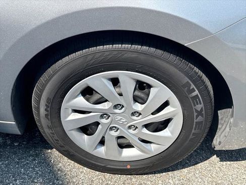 Used 2020 Hyundai Elantra SE FWD image 9