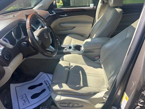 Used 2011 Cadillac SRX Luxury image 7