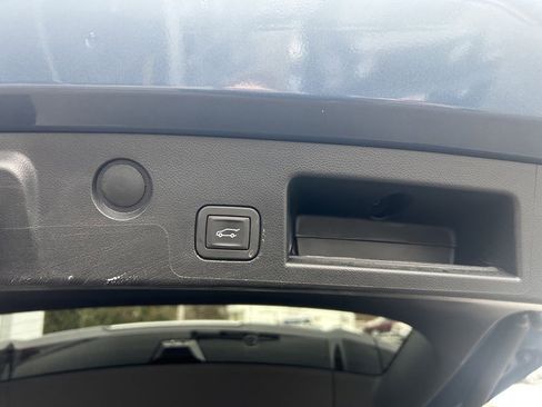 Used 2025 Chevrolet Equinox LT w/ Convenience Package II image 15