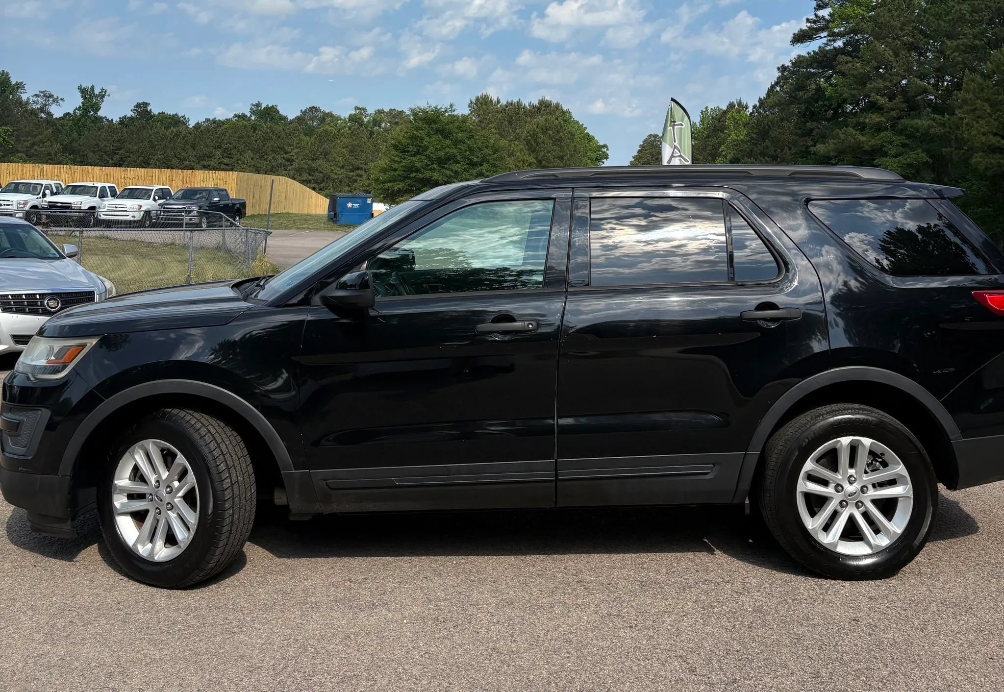 Used 2016 Ford Explorer 4WD image 3