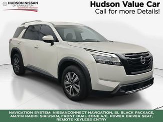 Used 2022 Nissan Pathfinder SL w/ SL Black Package video 1