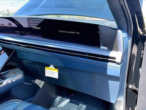 New 2026 Cadillac Escalade IQ Luxury 2 w/ LPO, Floor Liner Package AWD/4WD image 31