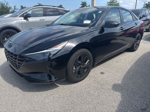 Used 2022 Hyundai Elantra SEL image 5