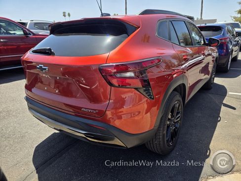 Used 2024 Chevrolet Trax ACTIV w/ Driver Confidence Package image 3