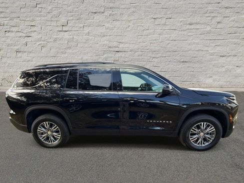 Used 2025 Chevrolet Traverse LT image 4